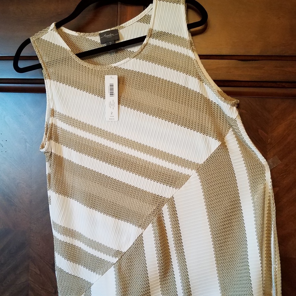 Sleeveless top, gold & white.